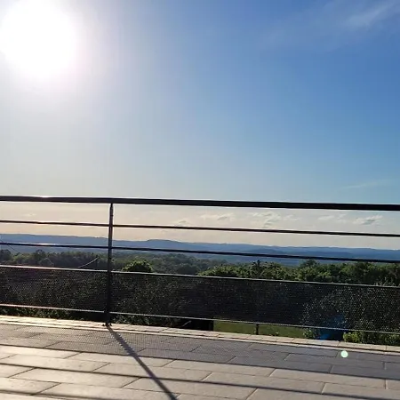 Le Petit Nid Du Quercy 住宿加早餐酒店 3*