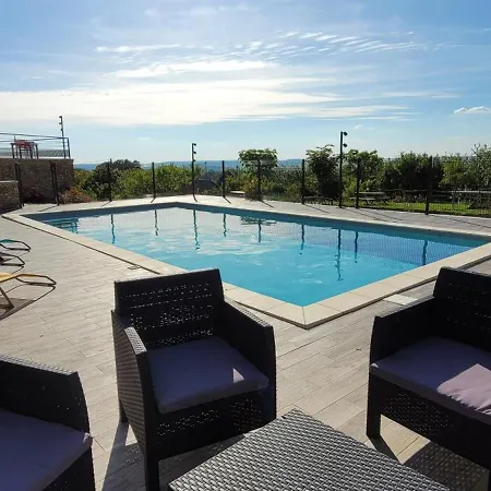 Bed & Breakfast Le Petit Nid Du Quercy