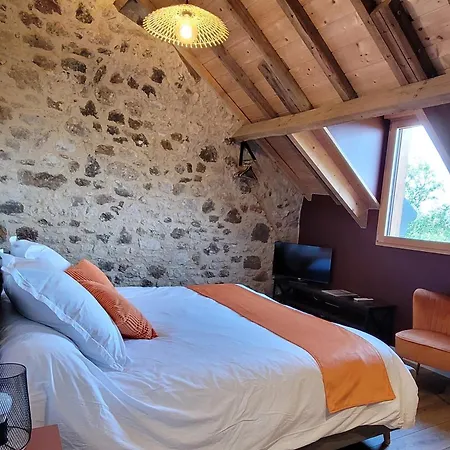 Le Petit Nid Du Quercy 住宿加早餐酒店 3*