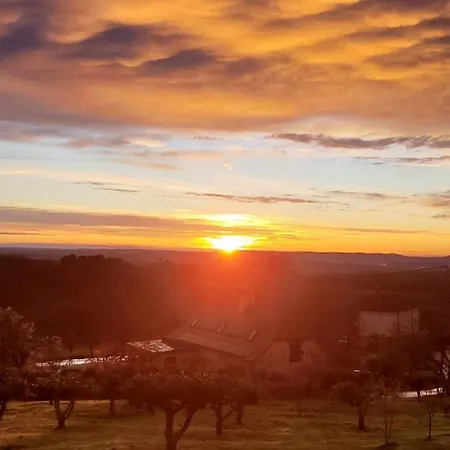 Le Petit Nid Du Quercy 住宿加早餐酒店 昂格拉尔诺扎克